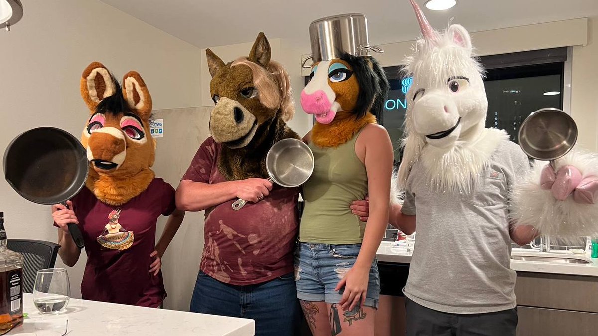 Horsing around with some lovely equines for fursuit Friday (pics from Denfur 2023)
@Estrella_Horse (white donk)
@hoofurs (unicorn)
@Ivan_Horse (drunk horse)
@TheSewingPony (sassy mare)
@TequilaBurrita (girly donk/me)
🐎 🦄 🫏