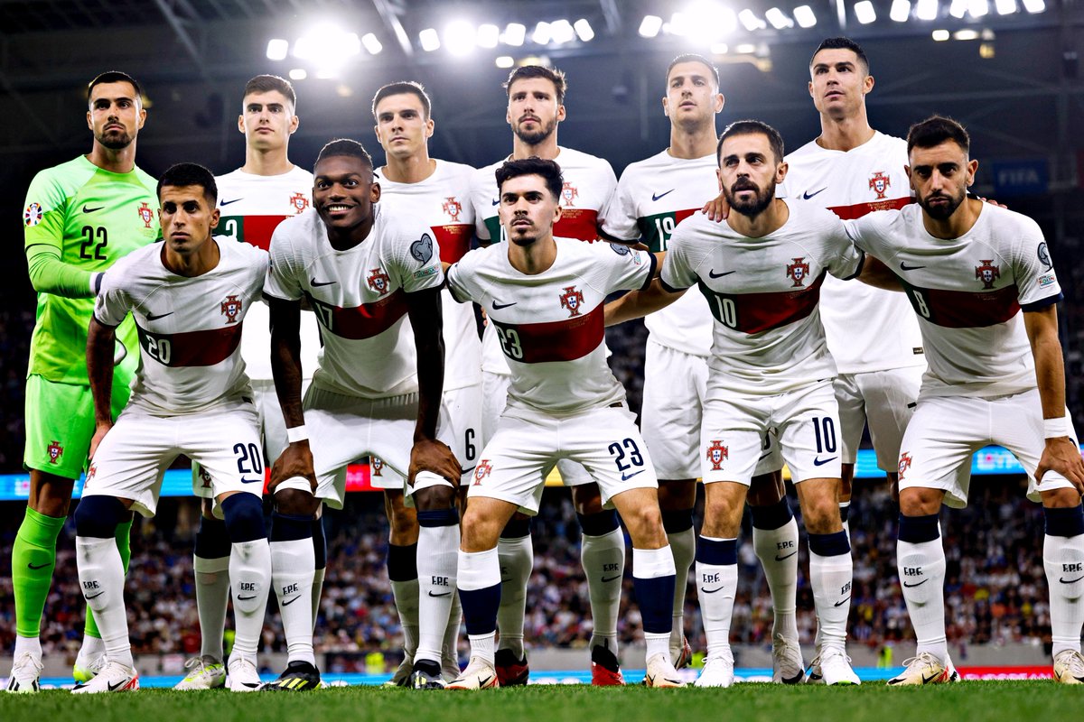 Toda a gente: 😐😐😐

Rafael Leão: 😁