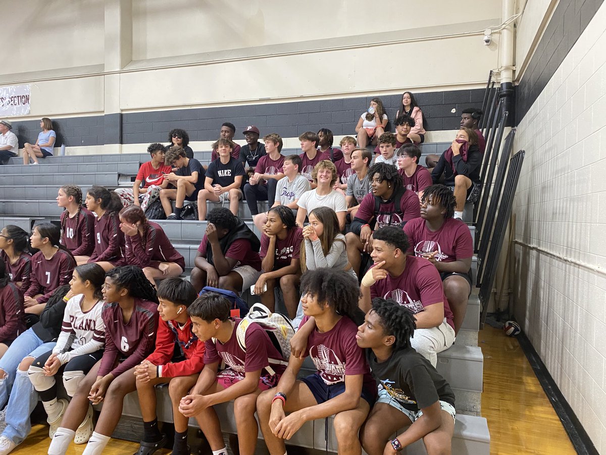 PamClar84506146's tweet photo. CHS fans keep the gym loud and proud! https://t.co/1BVspxehP4