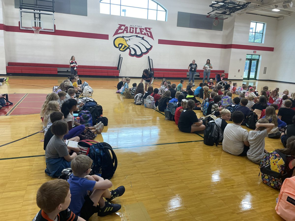 This morning was our 1st All-Star Studio. Each Friday, as teachers are wrapping up a vertical team meeting, students will join us in the gym to start the day with an activity centered around our PBIS pillars. Each homeroom will participate in our All-Star Studio 2x a month.⭐️🎬🦅