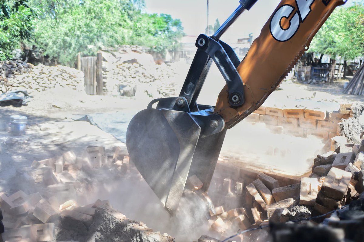 AmbienteDgo's tweet image. Seguimos trabajando en beneficio del medio ambiente hoy en compañía de juzgado cívico, seguridad pública y obras públicas, realizamos dos derribos de ladrilleras de campaña en arroyo seco. Seguimos pendientes con recorridos de nuestra policía ambiental. 🫡

#ResultadosDGO