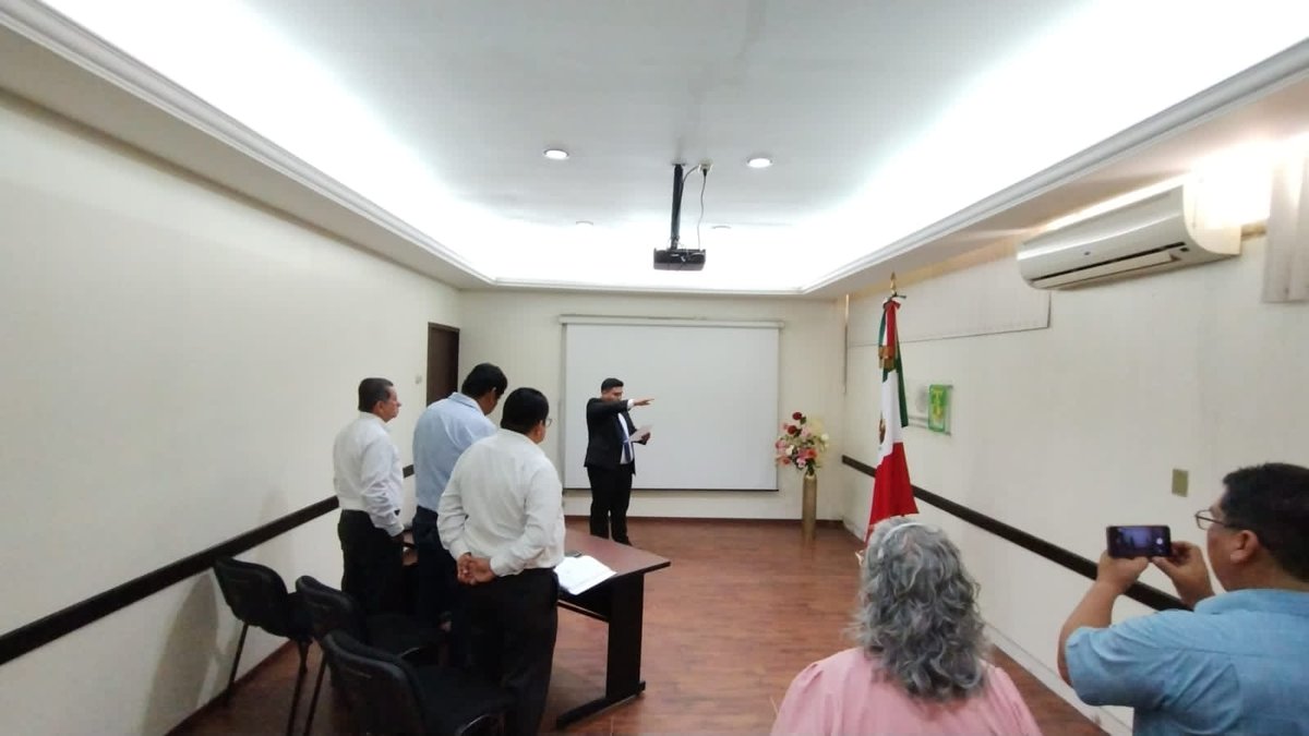 peque191_avalos's tweet photo. Oficialmente soy ing. https://t.co/nVlLGzqIFO