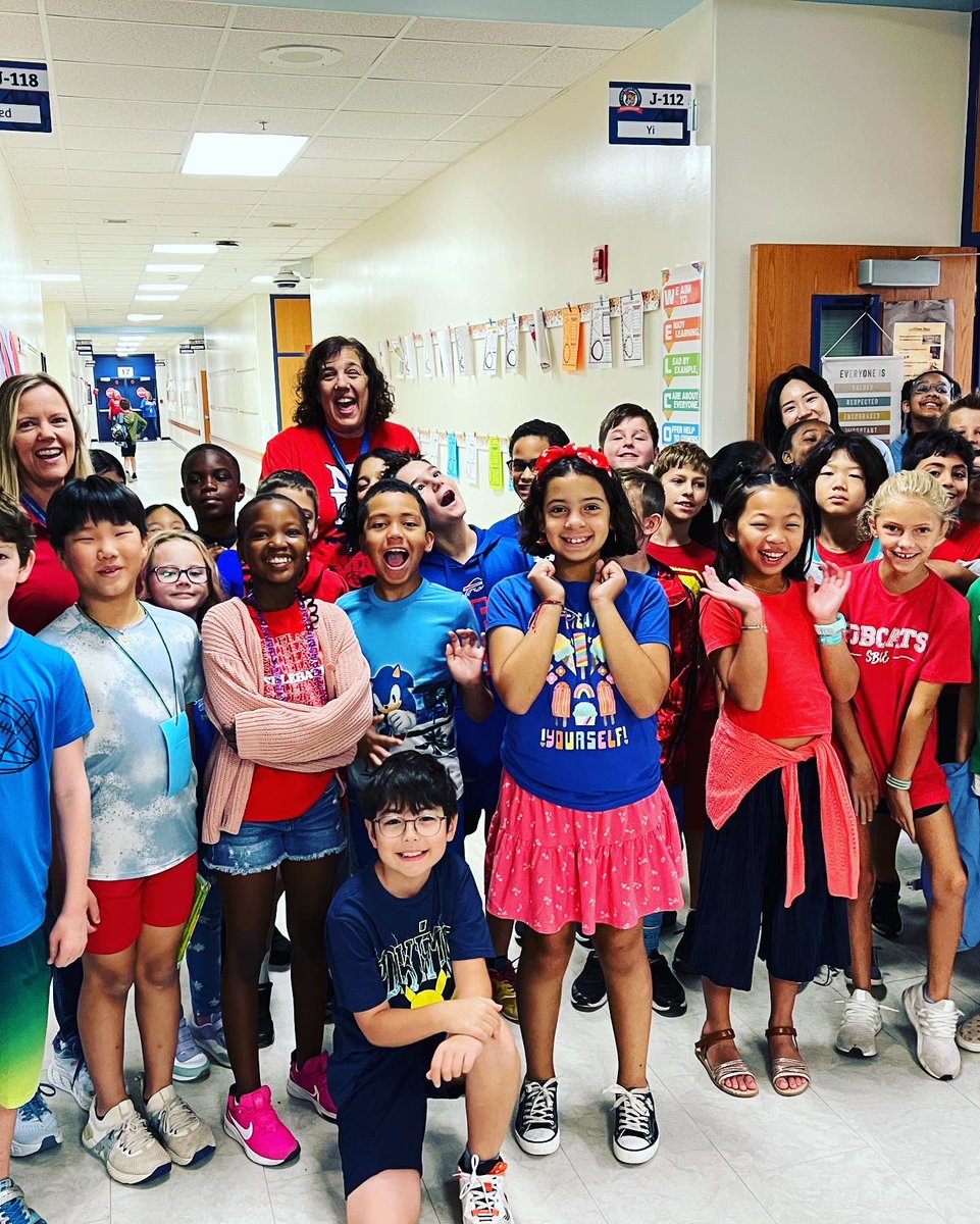 SBCEBobcats's tweet photo. SBCE Spirit Day! #pbischool #pbisdistinguishedschool #sbcebobcats https://t.co/Hz7gPq9mKh