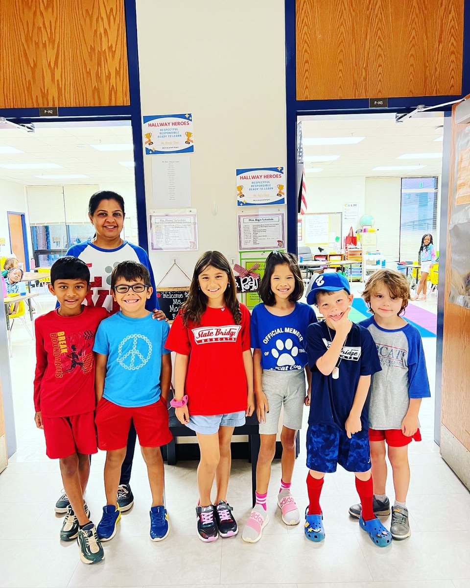 SBCEBobcats's tweet photo. SBCE Spirit Day! #pbischool #pbisdistinguishedschool #sbcebobcats https://t.co/Hz7gPq9mKh