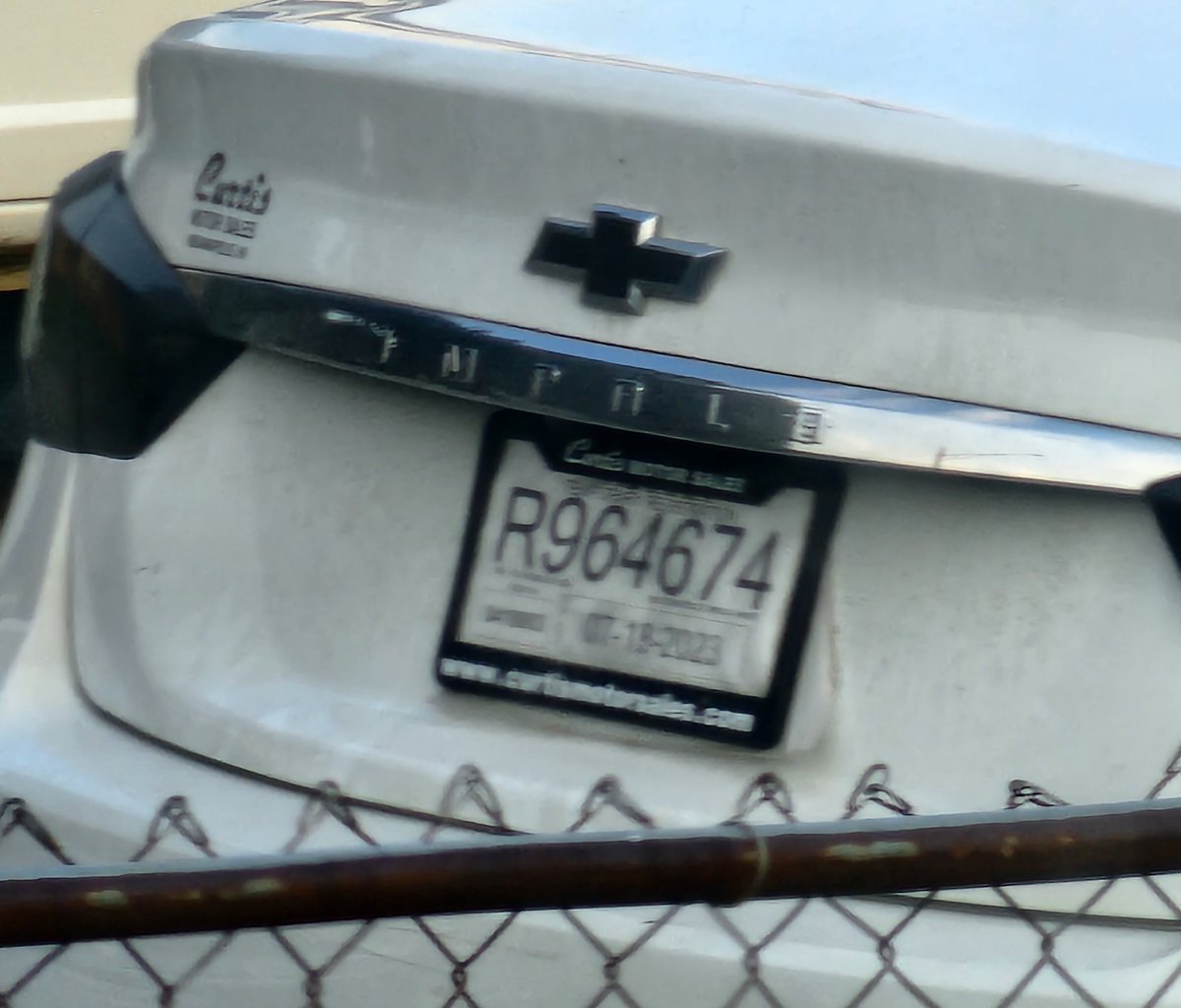 DudeInIndy's tweet photo. @IMPDSoutheast @IMPDnews @cicrimestoppers @IndyMayorJoe @IndyCouncil @MCProsecutors @MCSO_IN 544 Leeds is at it again tonight, these 2 just left in these cars. Toni is in the garage with 2 other men right now. Don't stop now! https://t.co/KVpKEF5zy1