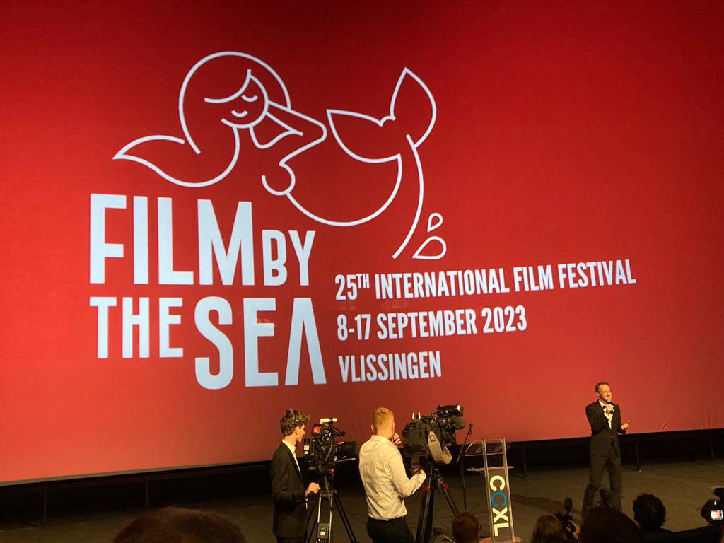 Film by the sea in @gem_vlissingen is vanavond groots begonnen aan haar 25e(!) editie. Uiteraard met het openingsgala en de heerlijke eerste film Perfect Days. @filmbtsea  #fbts23