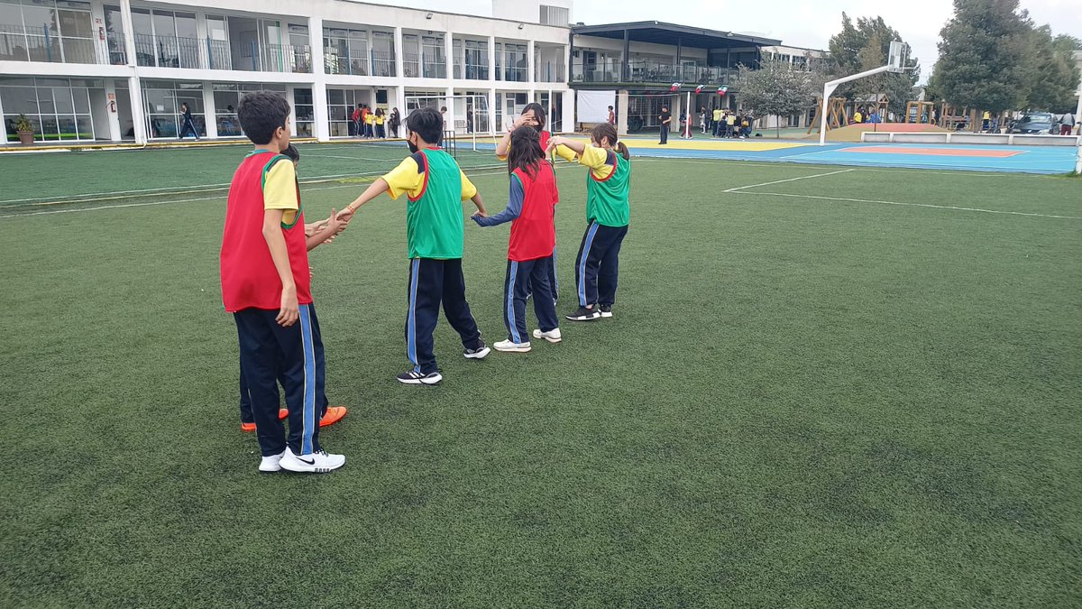 InstitutoMetSC's tweet photo. Actividad deportiva #NudoHumano Mejorando la integración , comunicación y trabajo en equipo. #InstitutoMetepec #Actividades #Equipo @FAHHdeporte https://t.co/WODtQ6itHX