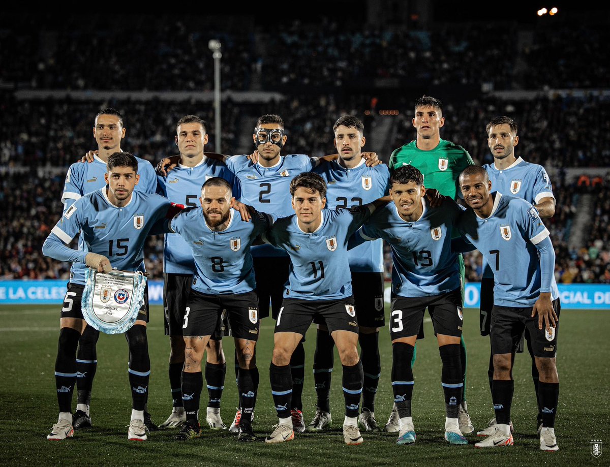 Selección Uruguaya on X: 📸 𝗟𝗮 𝗳𝗼𝘁𝗼 Los once que hoy representan  tres millones. #ElEquipoQueNosUne  / X