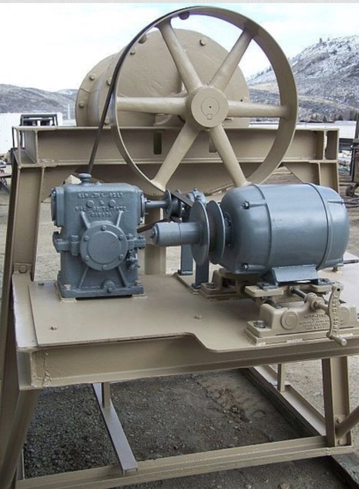 SavonaEquipment's tweet photo. Deal of the day! $7000. 22in dia by 36in amalgam barrel. Rubber lined, manual vari-speed. Belt driven thru Hamilton right angle reducer. On operating stand w/ 5HP 575V motor. https://t.co/jwpyetK8yq #amalgam #barrel #batchmill #grinding https://t.co/t2IO5DDLi8