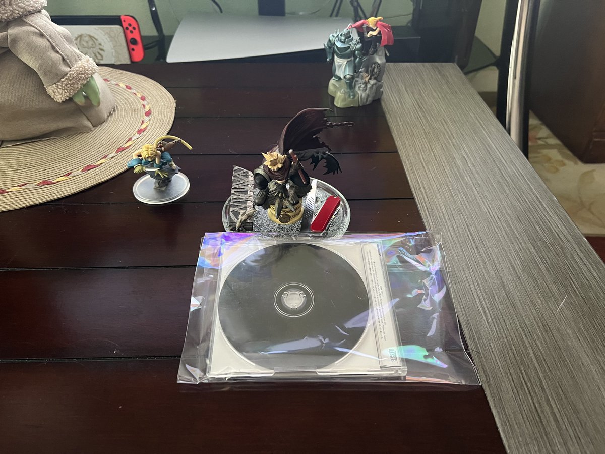 ArtCloudStrife's tweet photo. @Genki_JPN I have a copy too but I remember being the same than the one that was given as a promo when buying a PlayStation. https://t.co/rsNO2SY2Hc