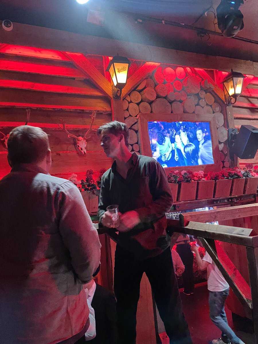 Vår største stjerne melder forfall pga fyllesyke søndag 2015. Kan bli spennende mot topplaget NHH3. <a href="/FrkHolmene/">Oskar Husøy Holm</a>