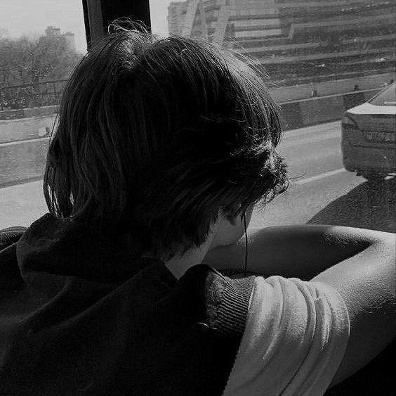 لا أحدٍ يعودنا على الوصل ويروح..
قلوبنا خلقه ترى موجعتنا ..!!💔🕊