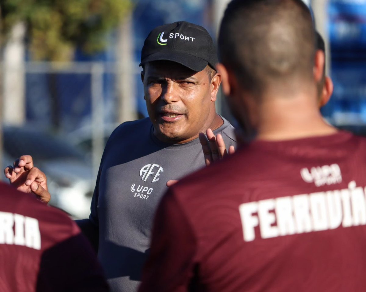 afeoficial's tweet photo. 💪🇱🇻🚂💨
Atenção nas instruções do técnico Alexandre Lopes!

📸: Tiago Pavini/Ferroviária SAF

#SérieD #Foco https://t.co/xybAkolQ7C