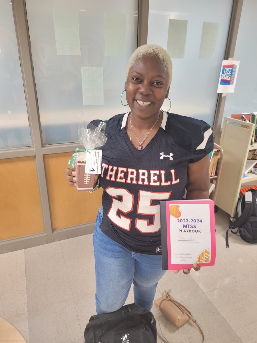 DanielleBBBSATL's tweet image. Today was an AMAZING DAY of professional learning! Game Day, Ready! Everyone walked away with an MTSS Playbook to keep track of best practices, notes, and tips for the year! #WCI #MTSS #FOOTBALLTHEME #WEREADY @CAMontgomeryEDU @jennspainwill @Selenaflorence