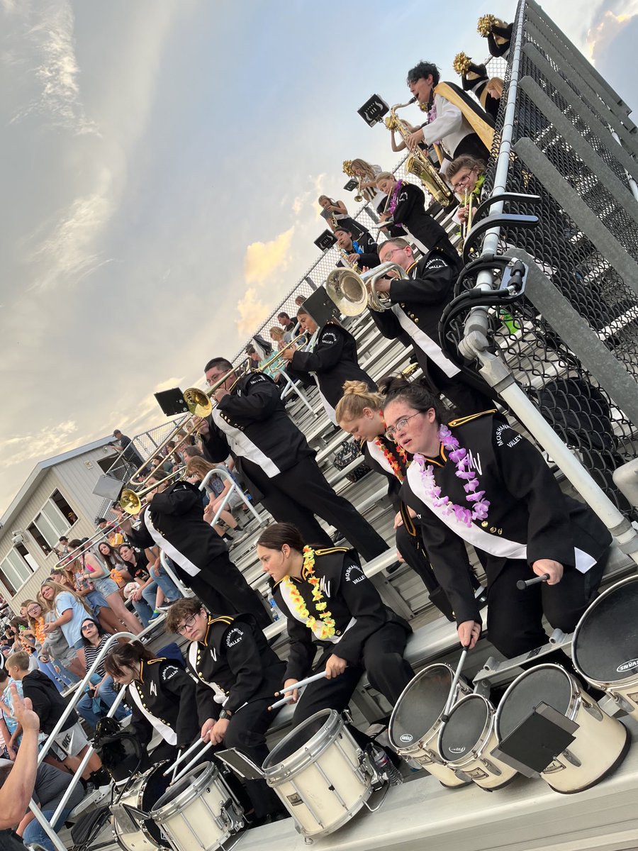 We are playing “When the Knights” which means…. BLACK KNIGHT touchdown!!! Score 7-0 at CNB Stadium! Gooooo Knights!!! #MVBetterTogether ⁦<a href="/MV_Knights/">Moshannon Valley SD</a>⁩ ⁦<a href="/MoValleyMoMusic/">Charlie Gambino</a>⁩ ⁦<a href="/JohnZesiger/">Dr. John W. Zesiger</a>⁩