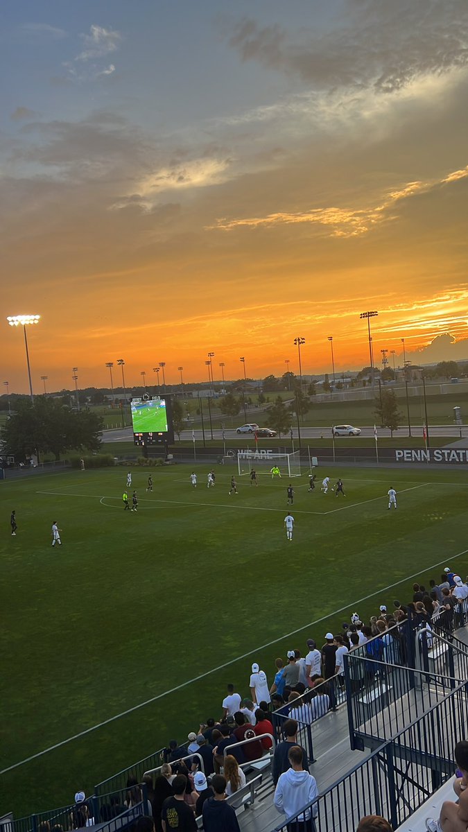 CJGill14's tweet photo. Where else would I spend my Friday night in college? #ForTheBlog https://t.co/vsEi2hU4g4