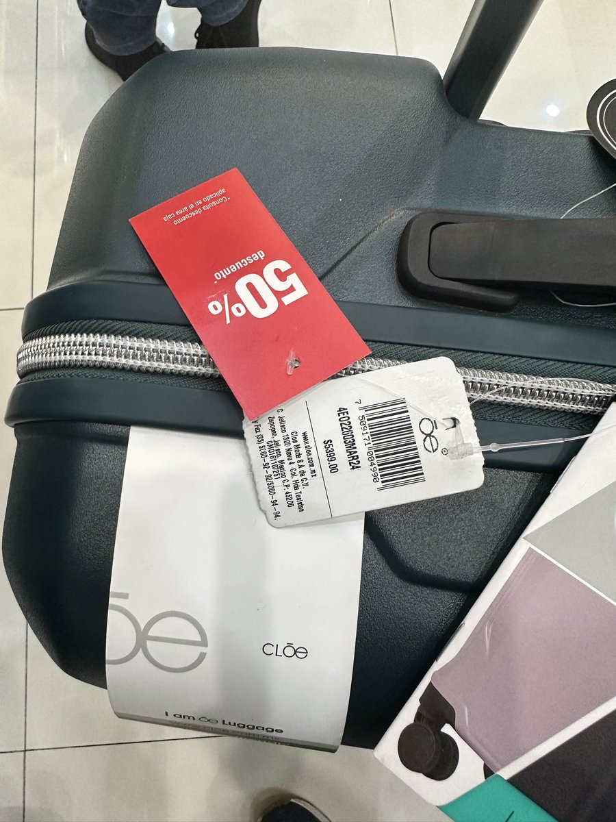 loploza's tweet photo. @AtencionProfeco hola, estoy en la tienda @oemoda en plaza @portal centro en la Cdmx, hay un artículo que tiene etiqueta del 50% de descuento y no me lo quieren hacer válido porque cambiaron los descuentos https://t.co/77FepKwVcK