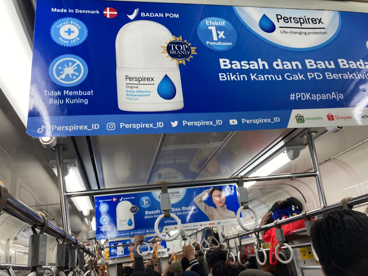 Adrianussatrio's tweet photo. Akhirnya ada iklan deodoran di krl, target market nya tepat.. Banyak yg bau keteks

Pic om firmanda https://t.co/mf92EWwzaE