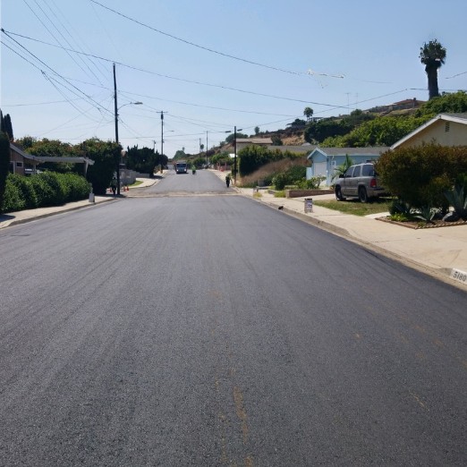CityofSanDiego's tweet photo. 🌟 Check out the refreshed look of Streamview Drive in Chollas Creek! The road has undergone some much-needed resurfacing as part of a citywide project to enhance roadways. Stay tuned for more updates on upcoming street resurfacing in the city. #FridayRoadFix 🚗 https://t.co/jNOJw1AYpX