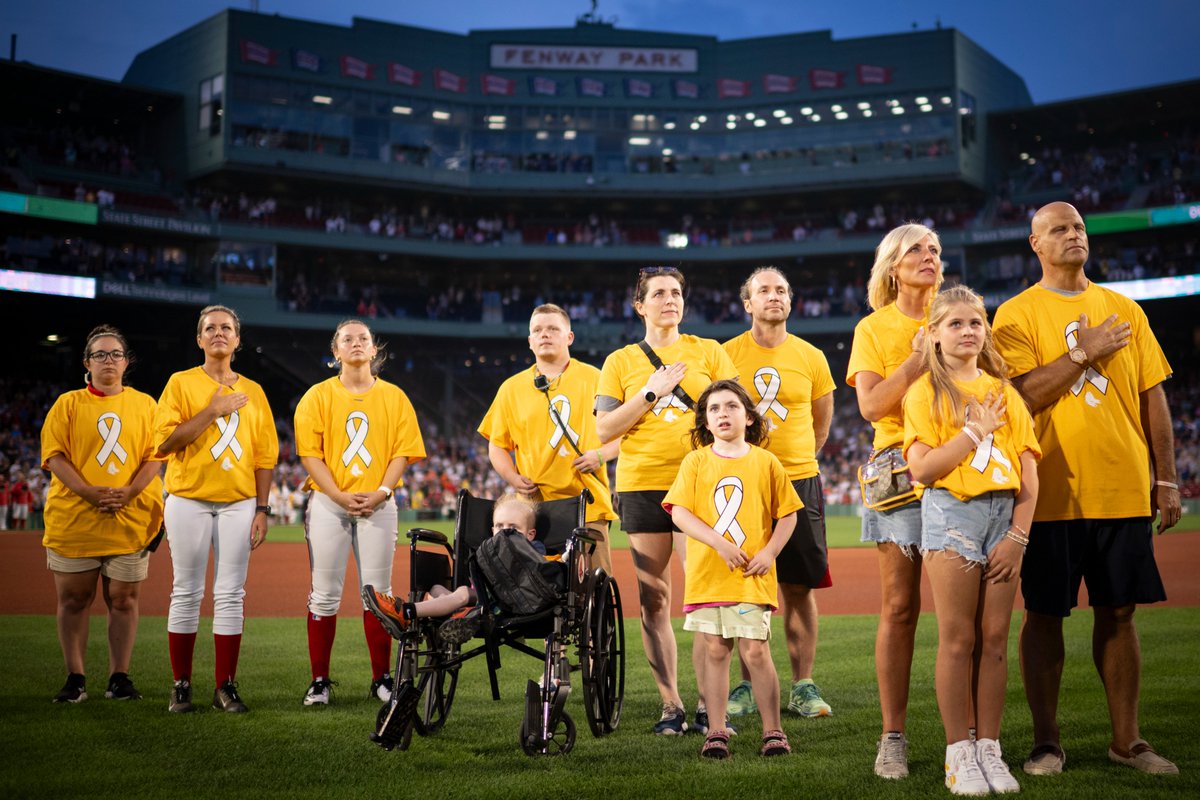 RedSox's tweet photo. Going gold tonight for Childhood Cancer Awareness Month! 🎗 https://t.co/lhsJVZEchP