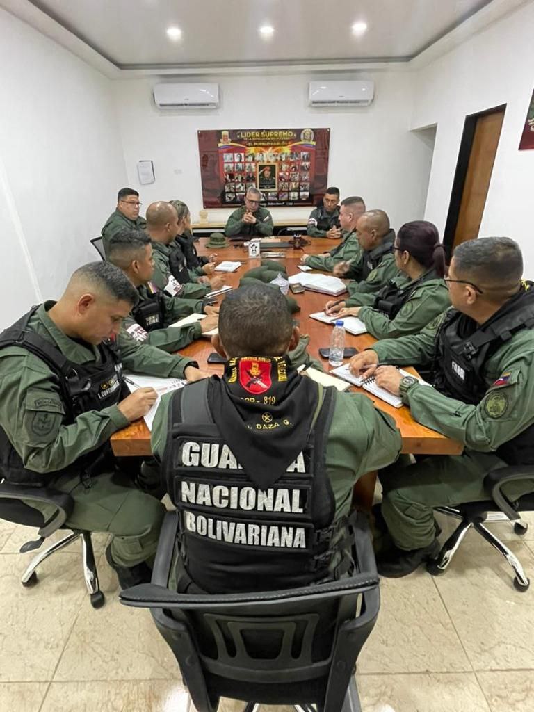 #08SEP Desde la sede del CZGNB44 realizamos reunión de trabajo con los  Cmdtes que recibieron las Unidades Tácticas de la #GNB acantonadas en la @ZODI43_MIRANDA para orientarlos sobre temas operativos de este importante estado de la región capital para mantener la paz en el país