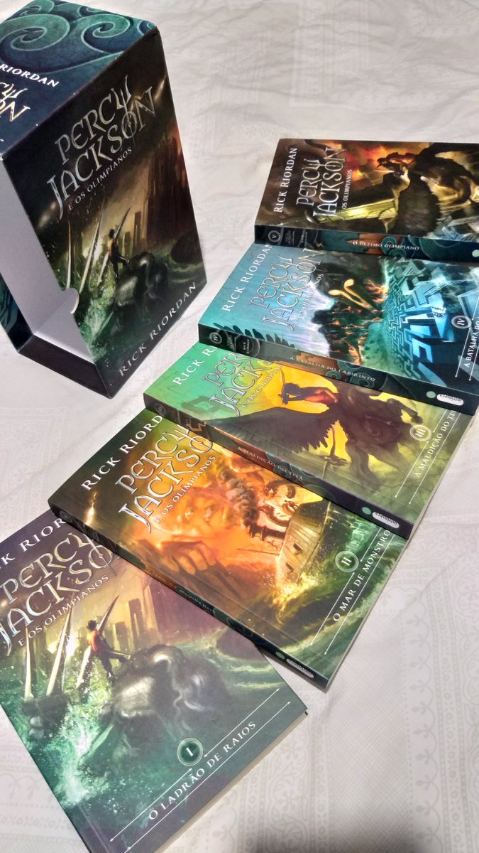 https_nathy555's tweet photo. Meu box do Percy Jackson chegouuuu ⚔️🌊🐚🔱 https://t.co/LkwscGz0pB