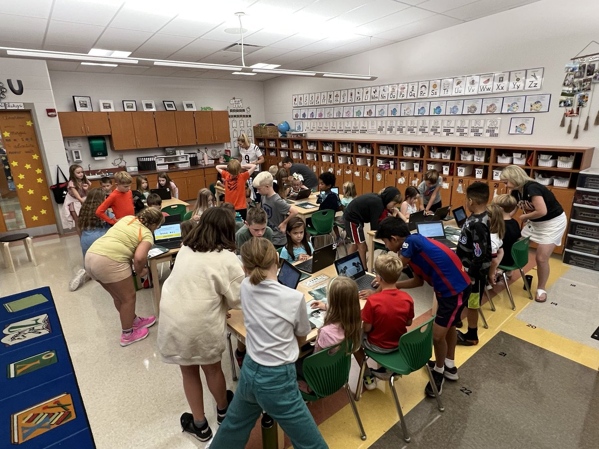 Thank you <a href="/friendteach/">Ashley Friend</a> for having your amazing 4th graders help us get on our computers today! <a href="/MapleDaleElem/">Maple Dale Elem</a>  💚💛