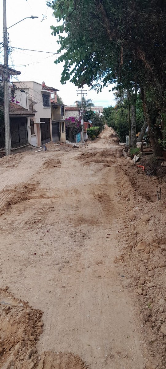 ¿Cuántos meses la calle de Bethoveen va a estar asi <a href="/ahuedricardo/">Ricardo Ahued Bardahuil</a>? Eres lo mismo que tu antecesor, iniciaste muy "yo puedo con todo" y saliste igual que todos los de <a href="/PartidoMorenaMx/">Morena</a>