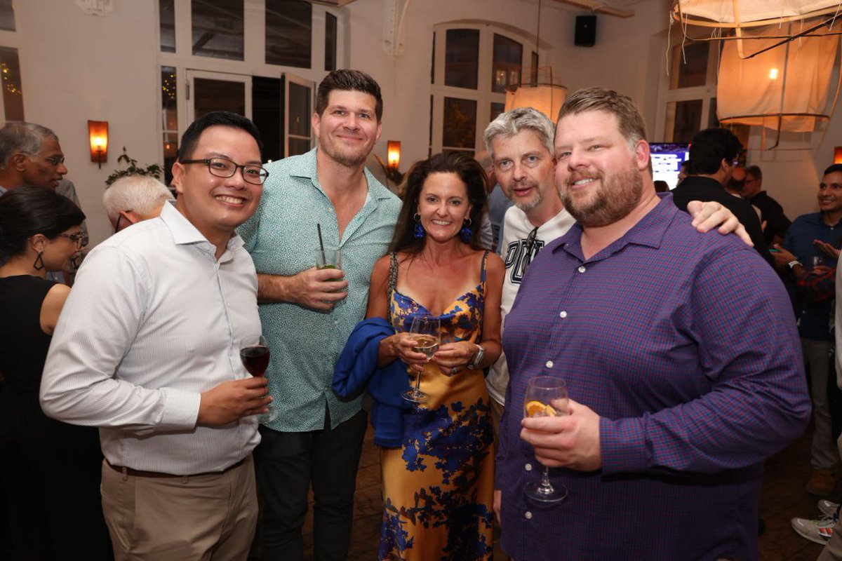 ESRA_Society's tweet image. A last #NetworkingEvening in Paris to celebrate the world congress that is now coming to an end 🎉 #ESRAworld2023