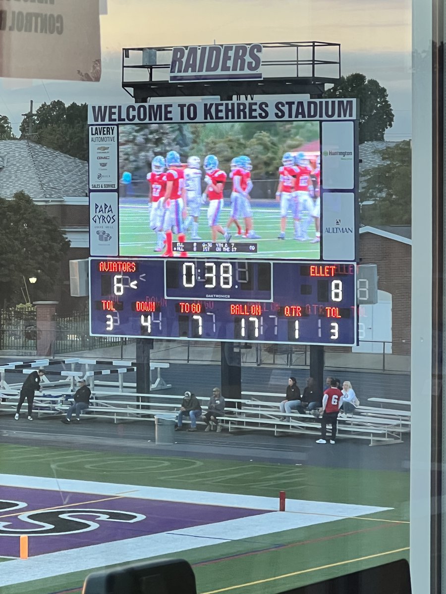NewsRedandBlue's tweet photo. Aviators are down 6-8 at the end of the 1st quarter Vs. Ellet. #RepThatA https://t.co/HBcd6rgFzp