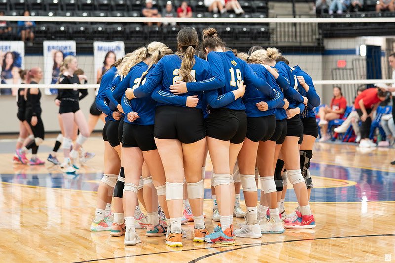 MacyLynnJC's tweet photo. Was a great week for the Piedmont Wildcats Volleyball team! Went 2-0 with wins against Yukon at home and on the road at Choctaw. We played as a team and fought for every point. So proud of my teammates @gavery33 @jordanhahn22 @esau_mallory @MayliWhetter for making it easy on me. https://t.co/9eF6rACRML
