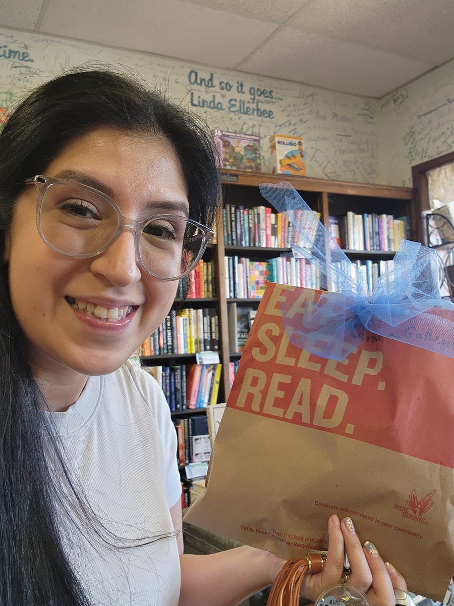 CaroLegos87's tweet image. Thank you @BlueWillowBooks! I love my shirt and gift card!!!! #kirkROAR #kirkcan @kirkelementary
#CFISDLibraries @CyFairLibraries