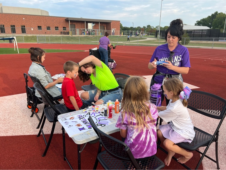 M19_MHS's tweet photo. MMS and MHS Staff Tailgate 2023 at our Friday Night Football Game!! It's always a GREAT time to get our two families together! ๐ #OneTeamOneTribeOneFamily
#19EveryStudent https://t.co/xFFg10IYl6