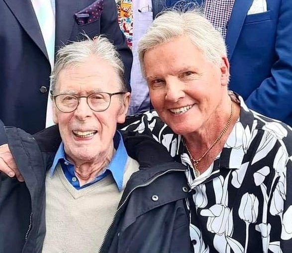 Mike Yarwood was without doubt our greatest comedy impersonator ever. I'll miss him dearly. 💔

We're pictured below on one of my many visits to Brinsworth House, the beautiful  home for retired artists who have spent their lives serving the entertainment industry. <a href="/RoyalVariety/">Royal Variety</a>