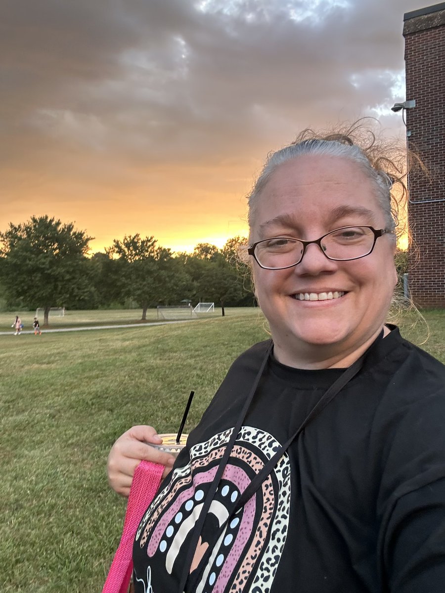 MsGSpEducator's tweet image. When you have to stay at work till almost 8p to catch up just a little….. at least the view was pretty.