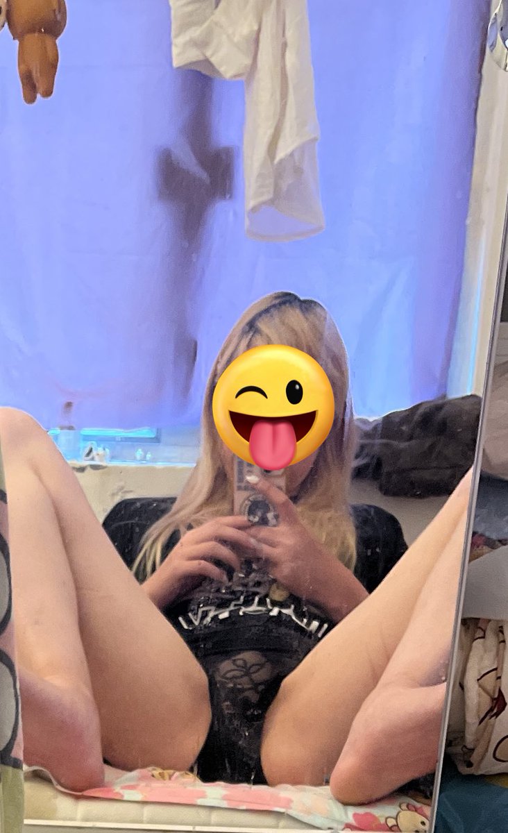 Kitty50343167's tweet photo. 腿已張開 😛可以有咩做呢 https://t.co/lUnbtZglEZ