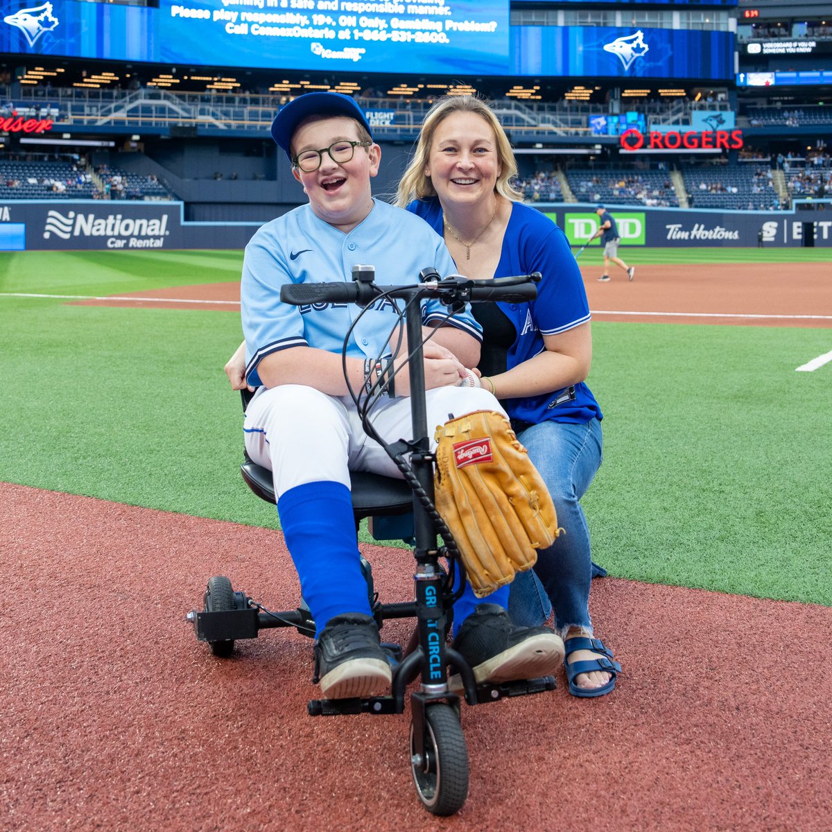 BlueJays's tweet photo. In honour of Childhood Cancer Awareness Day, Cancer survivor Wesley threw out tonight's first pitch. 

Thank you, Wesley 💛 https://t.co/21803HBEFl
