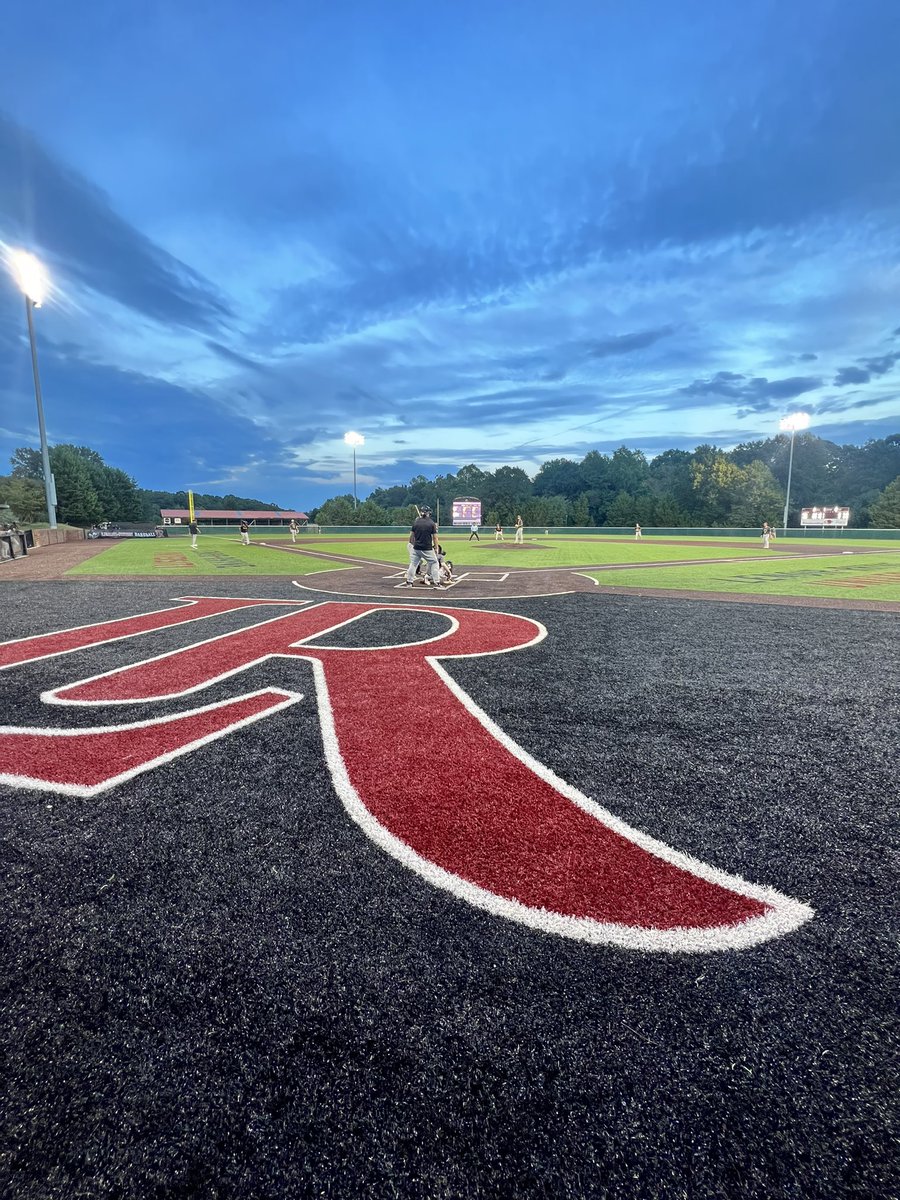 Southeast Juco Jamboree Last game of day 1 @SalkehatchieUsc Vs @Nic_Love6 @ftccathletics Beautiful night @Baseball_LR in Hickory @jucoroute @FlatgroundApp