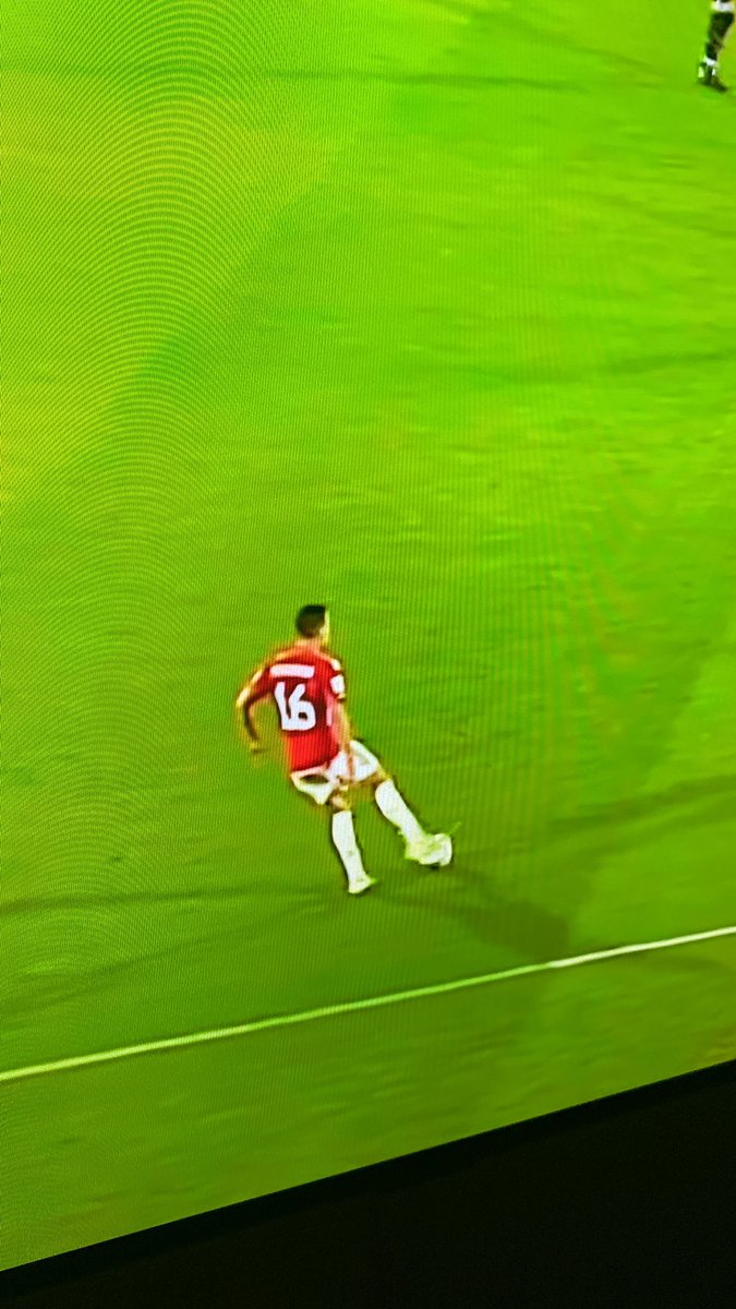 cotelsix's tweet image. NOOOO PODES PONER AGUA ANTES DE UN PARTIDO Y PEOR QUE LLOVIÓ AYER EN MONTE VIDEO