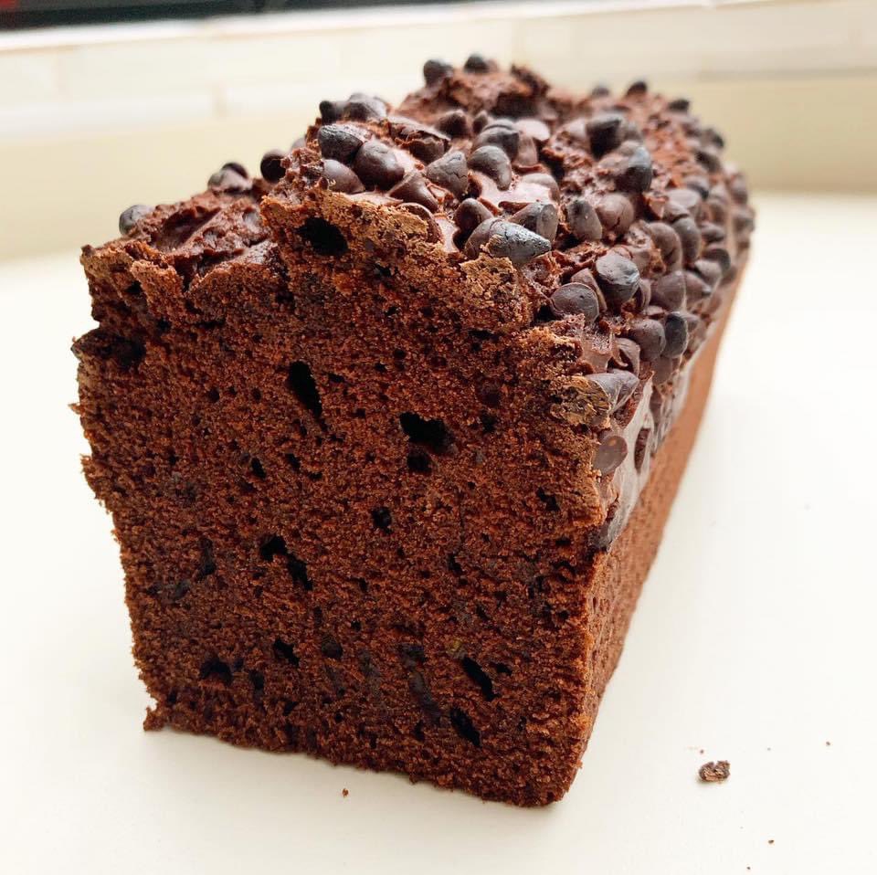 Budín de chocolate súper rápido SIN manteca,  solo necesitas mezclar  con batidor de mano  o tenedor y chau pichu, dificultad cero y el resultado es asombroso!!! 

Posta no hay forma de fallar. 

🔸Sale 1 budinera 🔸
Harina 0000 150 g
Cacao amargo 10 g
Aceite maíz o girasol  60 g