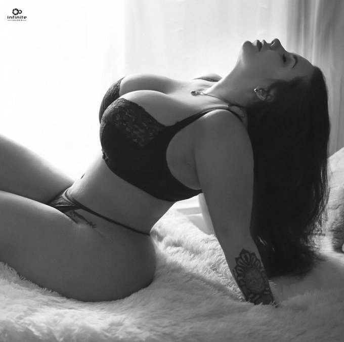 Lost in my thoughts 💭 guess what I&rsquo;m thinking about 🤔 https://t.co/5mWXAC5Qsb
