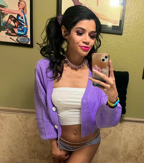 Guess who I got a round 2 with??? 😈😈😈 https://t.co/px2j011w48