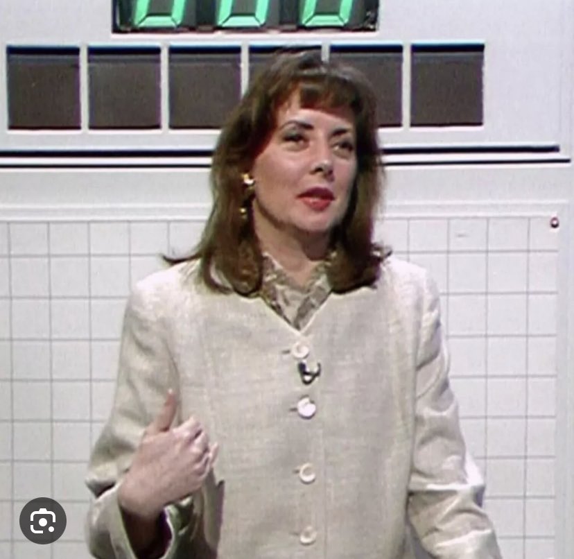 nettyday's tweet photo. @benonwine Hmmm - can’t put my finger on it…… but she looks slightly different here! https://t.co/Q4Oz43FDta