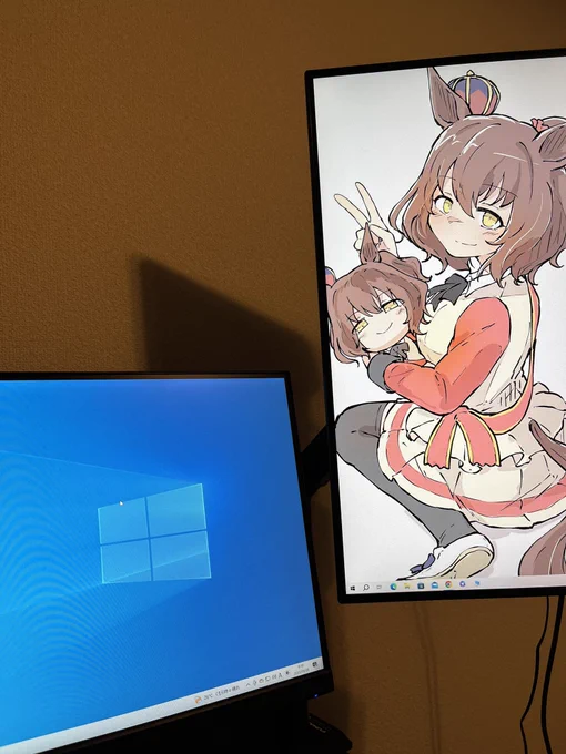 縦画面壁紙サイズで描いてみた。写真だと伝わりづらいけど画面でかいので圧がすごい 