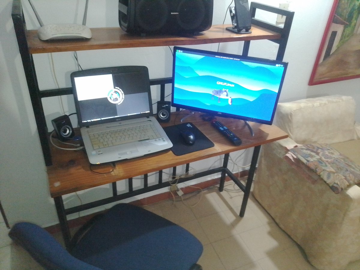 veracoecheax's tweet photo. Saludos a toda la gran comunidad GNU/Linux en de los #ViernesDeEscritorio Venezuela 7:45 PM todavía a tiempo, esta vez no llegue un día después un gran abrazo a todos! #Debian 11 #LXDE
#EscritorioGNULinux #ComunidadLinux #ComunidadGNULinux #CodigoAbierto #SoftwareLibre https://t.co/MxNUEACEAC