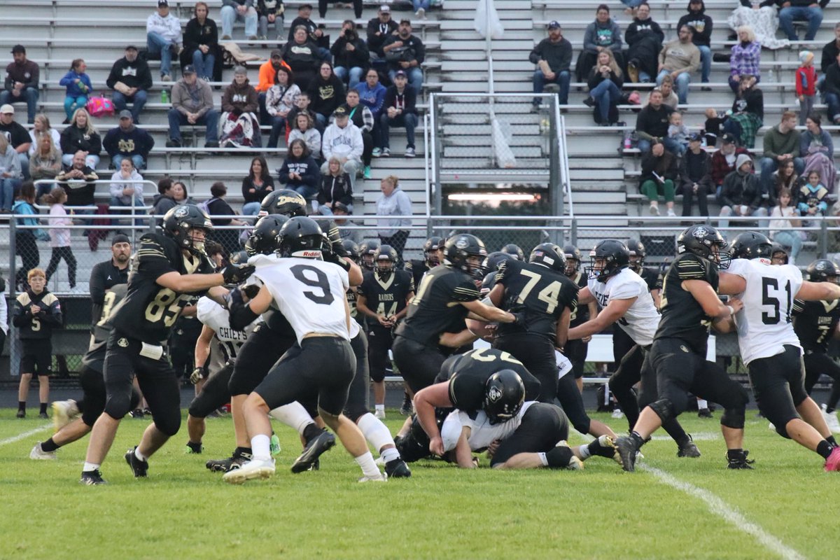 JonMcCrary's tweet image. There’s some hard hitting going on in Decatur. 1:19 left in half. Still 14-6 White Pigeon.  ⁦@APepperWWMT⁩ ⁦@wwmtnews⁩ #footballfever