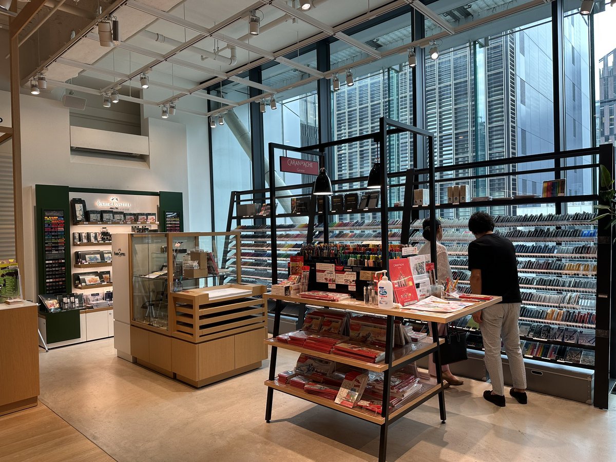 aconote_36's tweet photo. ずっと行きたかったコクヨのTHE CAMPUSにも行けて、色々購入❤️
友達にも会えて、ハチ公見て🐕
次の日は時間があまりなかったけど、カキモリ→浅草観光→東京駅→伊東屋本店行と、東京っぽいことたくさんできて充実した2日間でした✨

人生初めてのインク！沼るかな...😆？使うの楽しみ♪ https://t.co/AFuSEnHBRo