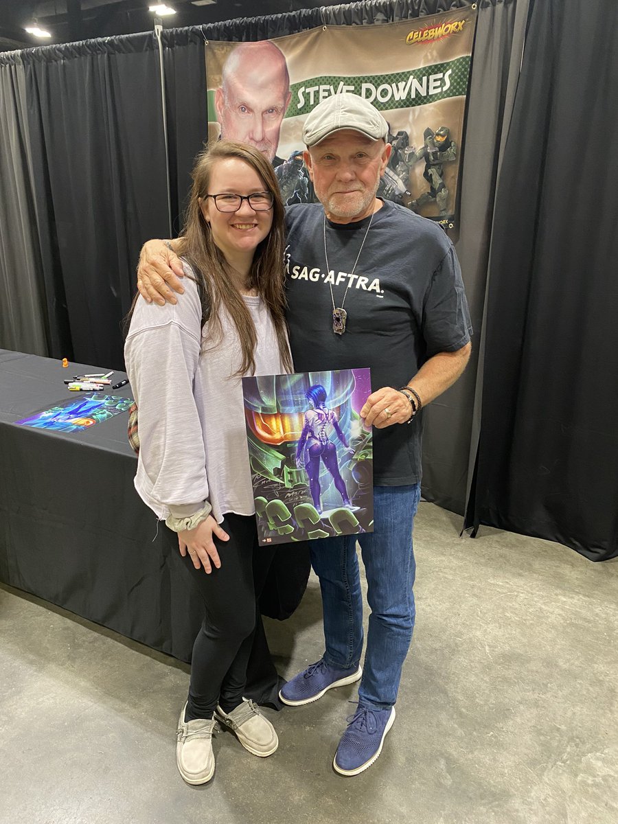 darkghost240's tweet photo. Today was one of the best days of my life! I got to meet the one and only @SteveDownes117!! He was super kind and he even signed Chief on my dadโs print (since my dad was a CW3) Thank you for making my childhood dream a reality ๐ #MasterChief117 #ArkansasComicCon https://t.co/BTh1QXJxSs