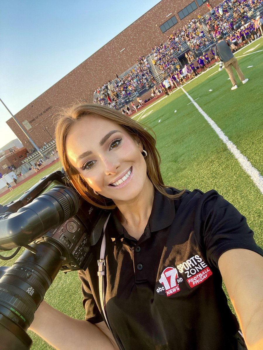 chanelcporter's tweet photo. This is it!! My last SportsZone Football Friday in Mid-Missouri.
For my finale, I’ll be at Hickman’s home opener against the Capital City Cavaliers. Don’t miss the highlights tonight at 10👀 #SZFF @KewpAthletics @capcityfb https://t.co/V52bcvOxKg