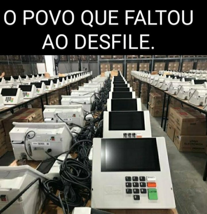 VitorioEvandro's tweet photo. Localizaram o povo da esquerda  que não compareceu ao desfile...
Estavam escondidos dentro dessas urnas... https://t.co/fXKagjrAzJ